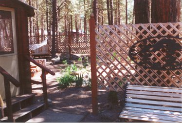 cabins, tree houses, vacation rentals at the nature retreat in southern oregon, not far from crater lake national park, klamath basin birding trails, wetlands, national wildlife refuges and nestled in the cascade mountains in the winema national forest of southern oregon.