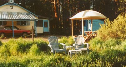 outdoors at the cottage at the retreat in southern oregon near crater lake national park, klamath basin birding trails, wood river wetlands, national wildlife refuges in the pacific flyway of southern oregon offering cabin, tree houses, vacation rentals.