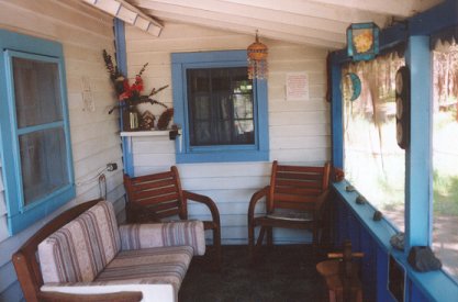 porch on the cottage at the retreat in southern oregon, offering cabins, tree houses, vacation rentals near crater lake national park, klamath basin birding trails, wood river wetlands, national wildlife refuges in the pacific flyway, surrounded by winema national forests with hiking trails, mountain lakes and wilderness areas.