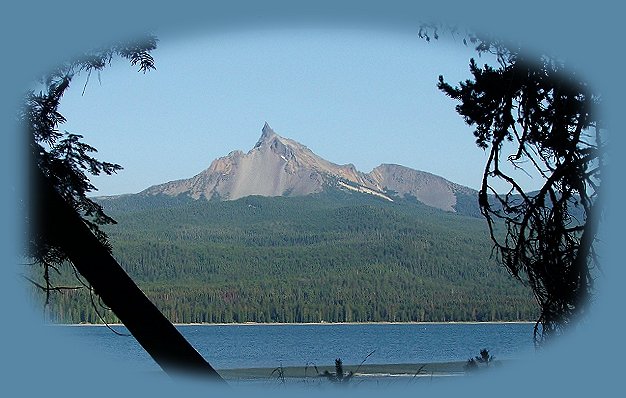 Stay at the nature retreat in southern oregon, not far from crater lake national park, klamath basin birding trails, national wildlife refuges, wood river wetlands, hiking trails in the skylakes wilderness of rogue national forest, hiking trails in the mountain lakes wilderness of the winema national forest offering cabins, tree houses and vacation rentals.